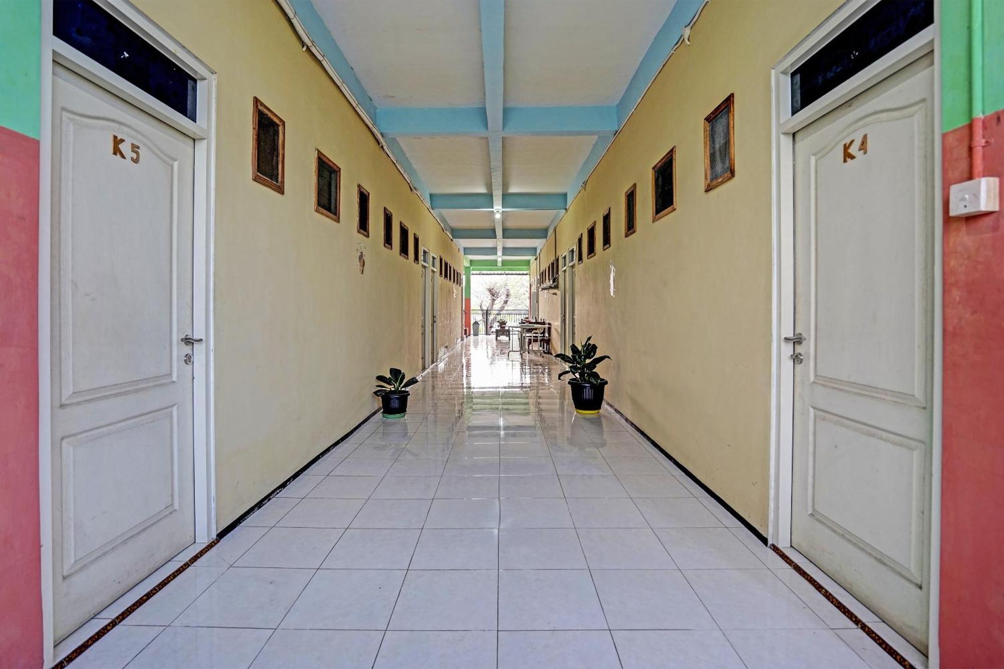 Oyo 91572 Kost Esklusif Barokah Hotel Pasuruan Luaran gambar